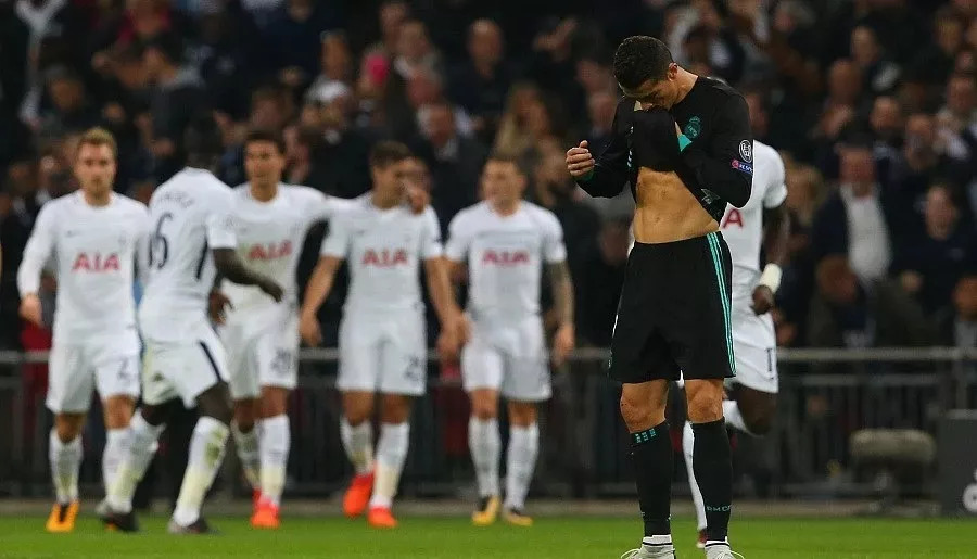  里昂客场遭遇争议判罚，顽强拼搏最后时刻扳平