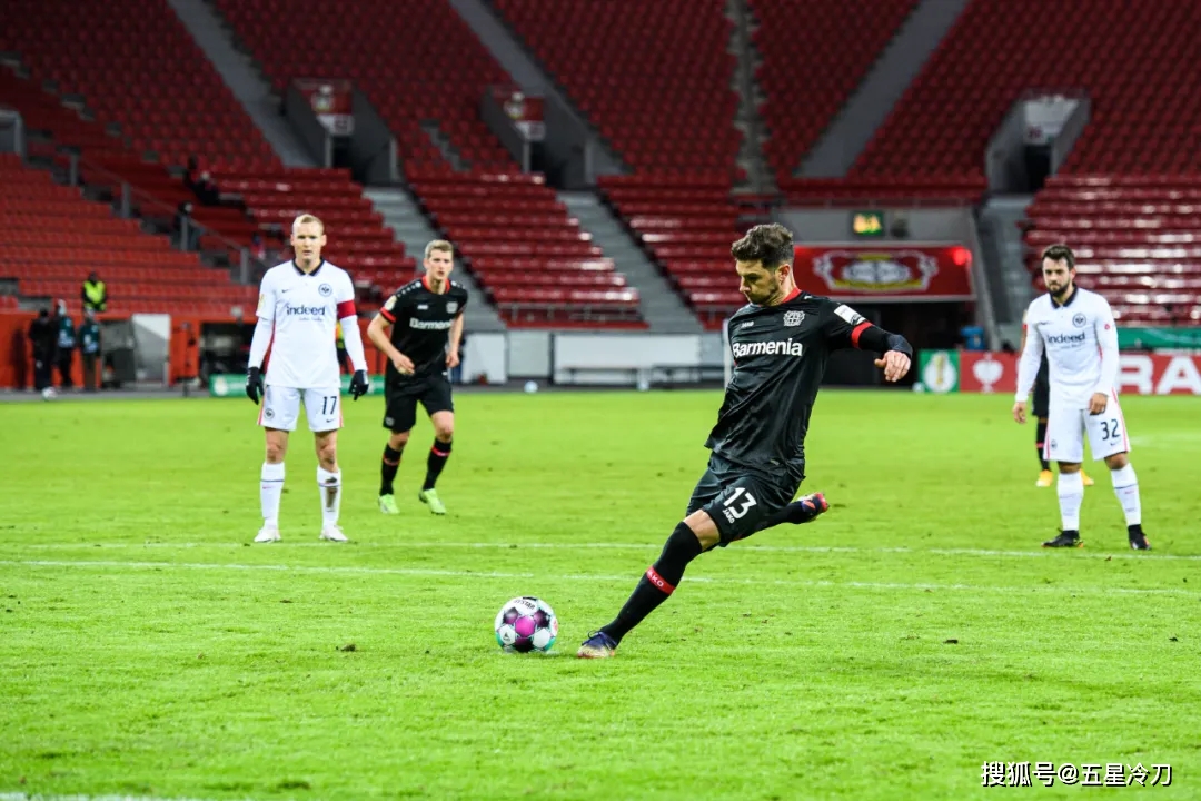 NG体育官网- 勒沃库森主场遭逆转，药厂后防失误葬送好局  