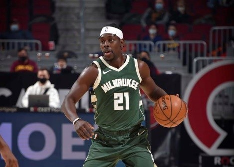 NG体育官方网站- 雄鹿霍勒迪锁死对手核心，防守效率联盟第一  