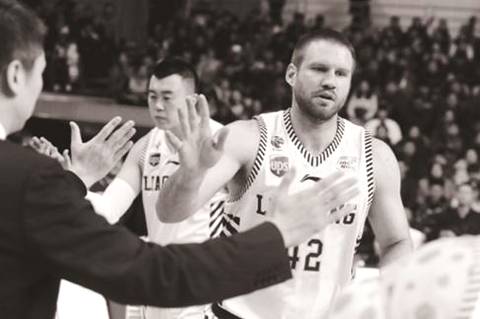 NG体育网站- 雷恩主帅因战绩不佳下课，二队教练暂代指挥  